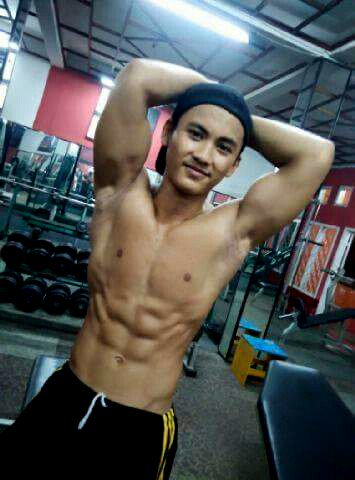 Uhhh... Ada yg mau jilat ketiakq gak*eh...