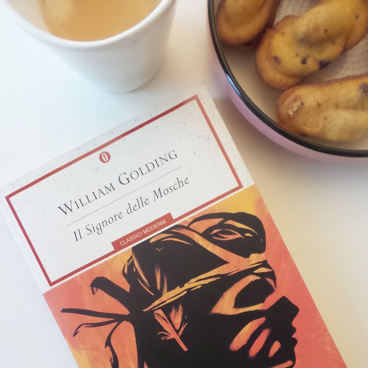 Oggi il caffé con William Goldin. Il Signore delle Mosche. Mondadori.
#bookandcoffee 
instagram.com/brunabiagioni