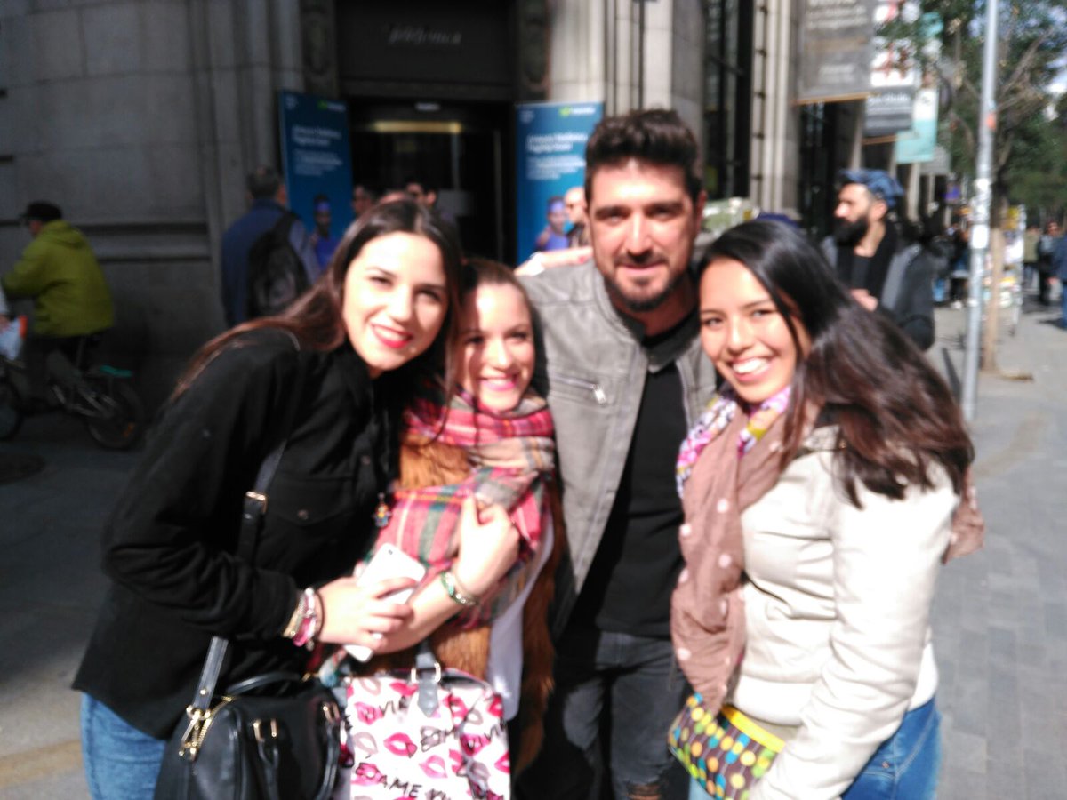 Majitodiaz7's tweet photo. Que buen regalo nos llevamos de madrid ❤😻 @antoniorozco @carolinagonzaa https://t.co/xVzvyktO9f