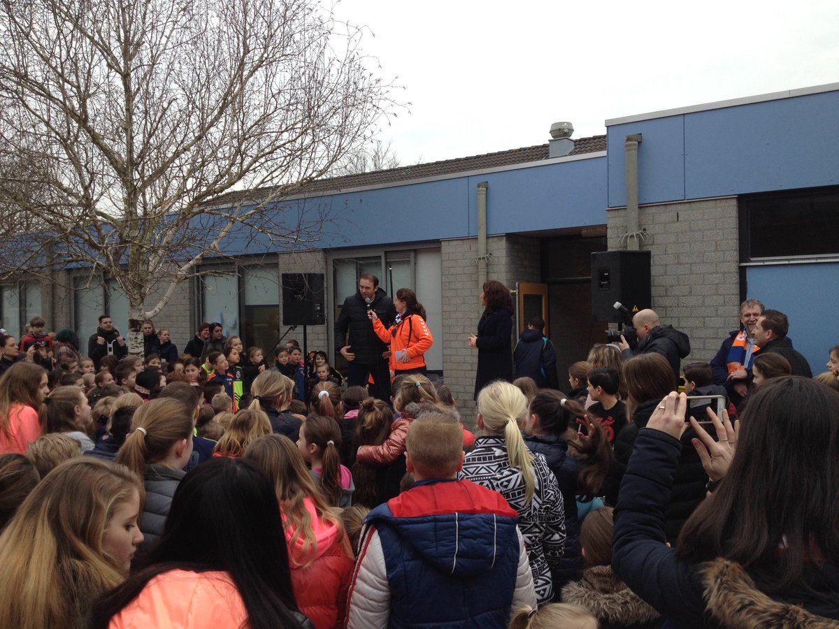 TilburgReeshof's tweet photo. Opening eerste schoolplein14 in de reeshof bij basisschool de Sporckt. https://t.co/HkE30QoJz4