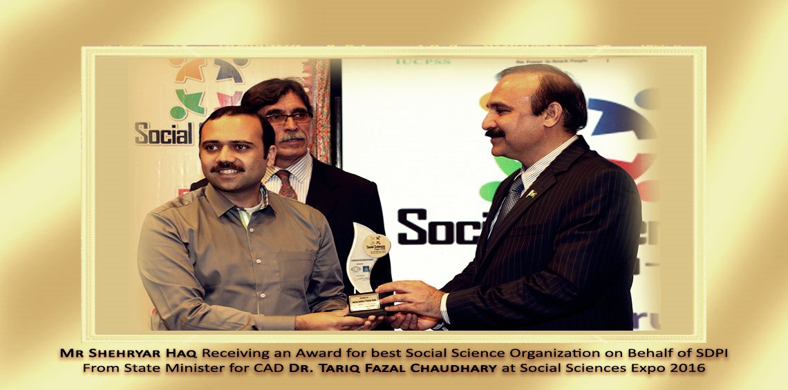 SDPIPakistan's tweet photo. Yesterday Mr @miashery received an award on behalf of @SDPIPakistan for best social science organisation at #SSEXPO https://t.co/H9U3rWvRn4