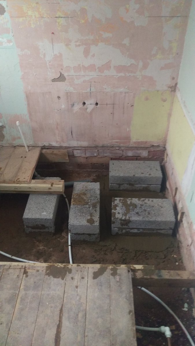 BCS_Decorators's tweet photo. Tiling this week, but custusmor decided to refit their bathroom. So this week we are builders haha! #refit #bathroom https://t.co/Tb9zSVeRr2