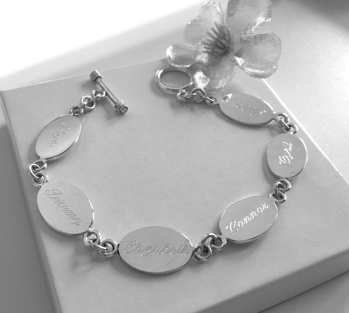 hrtfeltgifts's tweet photo. Personalized Sterling Silver Oval Family Bracelet, Engraved Fa… https://t.co/HS4Xh8lkpP #hrtfeltgifts #MultipleNames https://t.co/gA1mUYISlS
