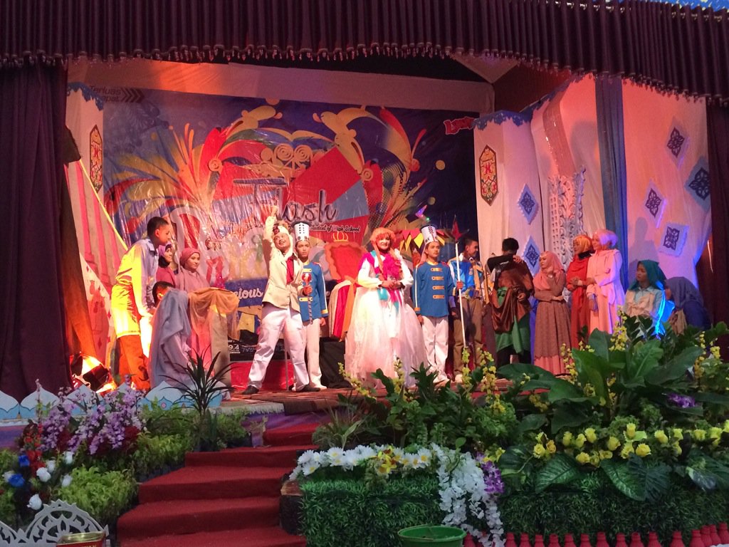 Penampilan dari tim teater mosa sudah dimulai!🙌💃