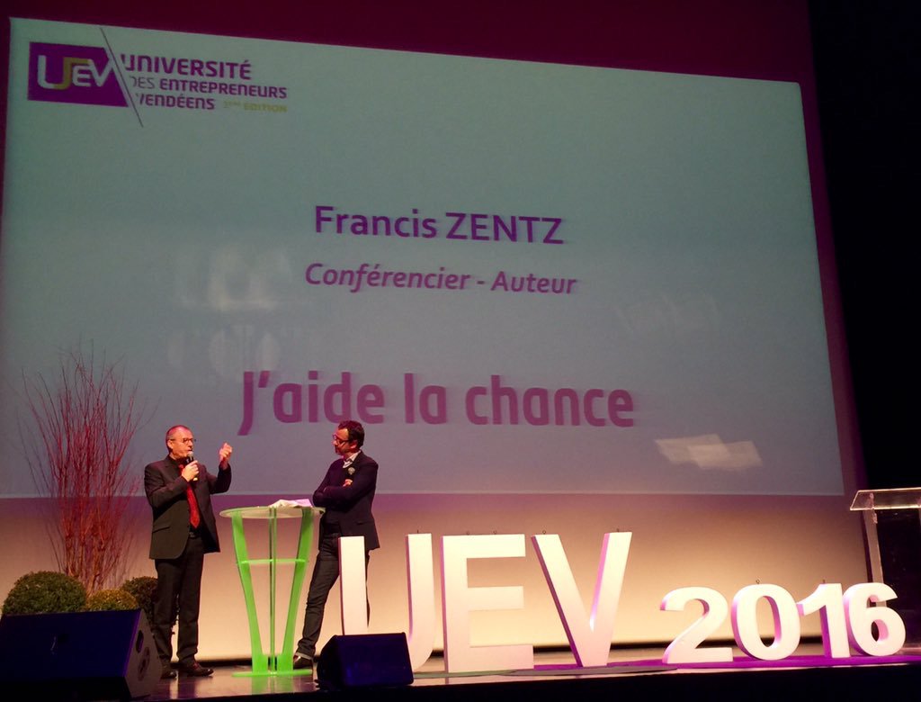 uev85's tweet photo. Merci @StephCourgeon pour vos animations à l'#UEV2016 !! 😃🍀 https://t.co/FPKxLtAayz https://t.co/hOB04U15Gf