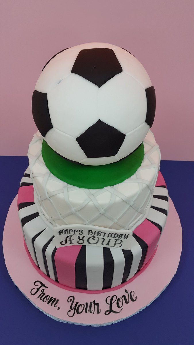 MfarhatAli's tweet photo. #chef_ali_farhat #lebanon #beirut #chef #sweet #chocolates #cakedesign #cake #coffesweet #weddingcake #alimfarhat https://t.co/BHeFfKsSi9