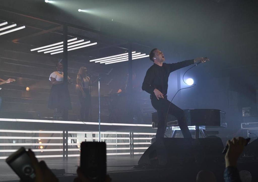 HURTS_inf's tweet photo. Эмоции переполняют. Лучшие! #Hurts #Prague #wonderfullife #tour #music #musicinme #myemo #ilovemylife by li.camaro https://t.co/SoygByGOXk