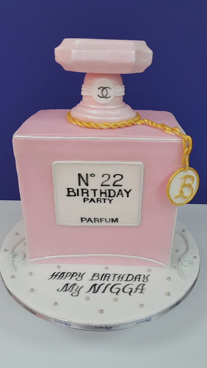 MfarhatAli's tweet photo. #chef_ali_farhat #lebanon #beirut #chef #sweet #chocolates #cakedesign #cake #coffesweet #weddingcake #alimfarhat https://t.co/kVJlT0wCFR