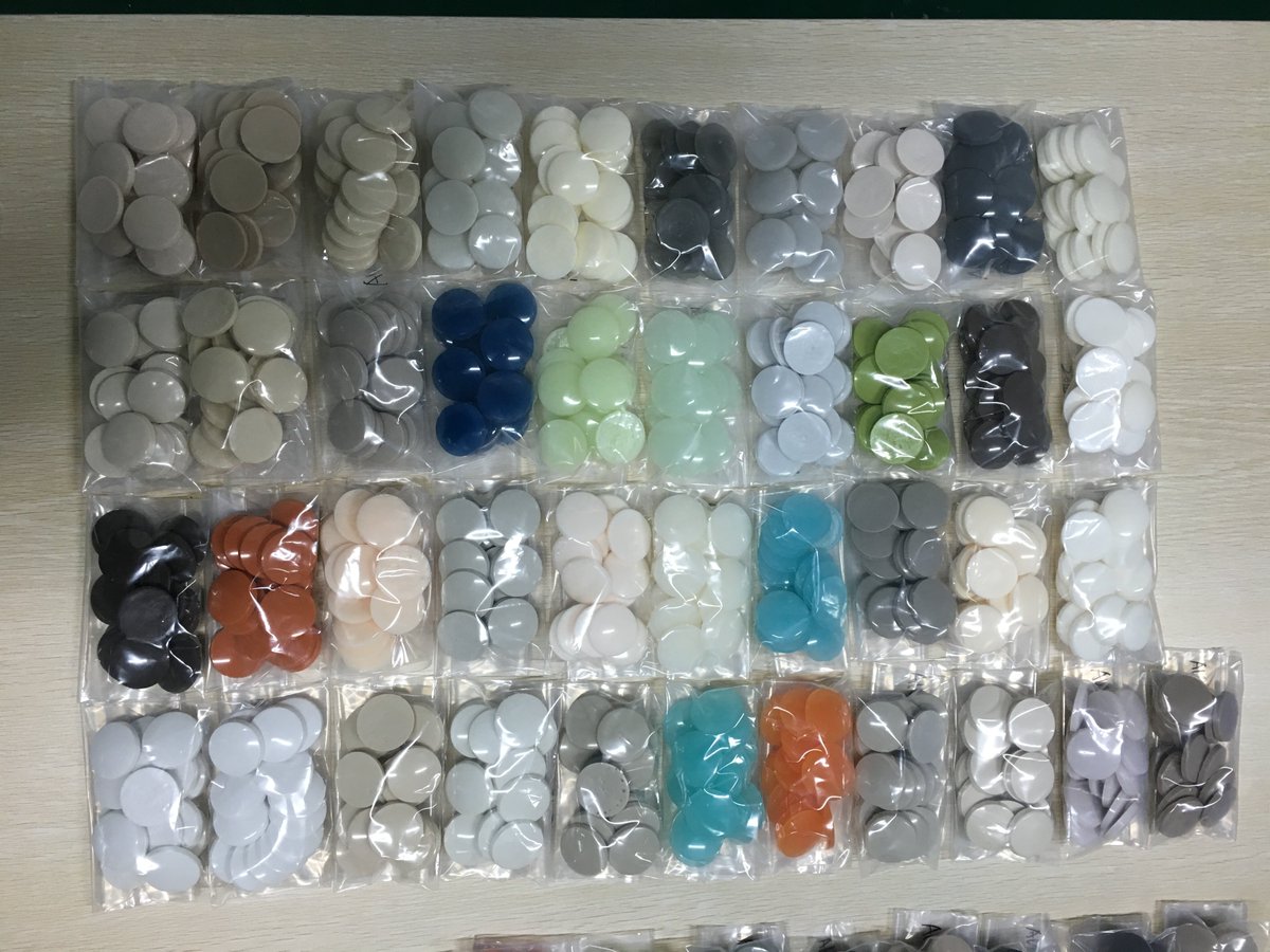 izzylee321's tweet image. Kongder team are busy making glue sample cakes of Avonite Sheet Colors. More glue sample cakes are on the way.