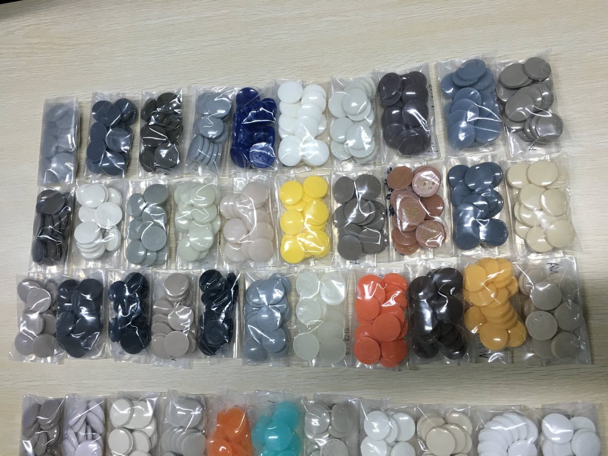 izzylee321's tweet image. Kongder team are busy making glue sample cakes of Avonite Sheet Colors. More glue sample cakes are on the way.