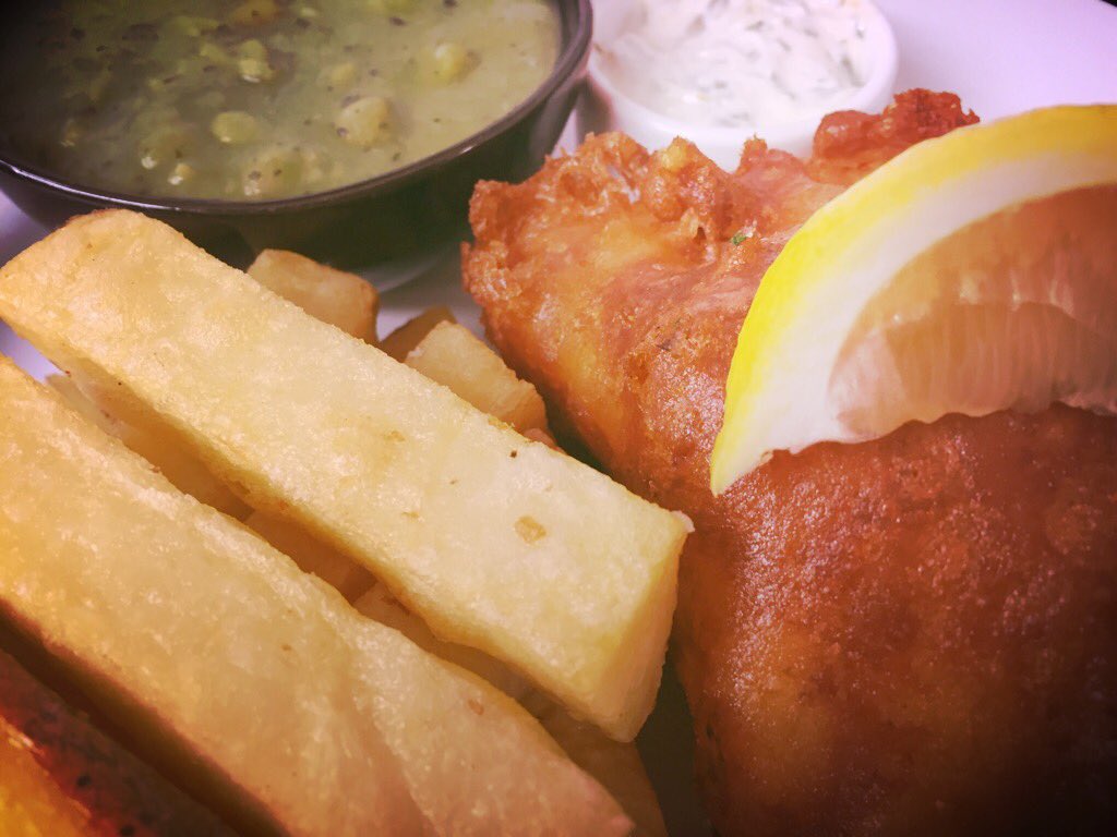WhiteHorseBranc's tweet photo. Mmmmm Fran's fish and chips on a Friday #fishandchips #northnorfolk #FridayFeeling https://t.co/DTQvjiTayD