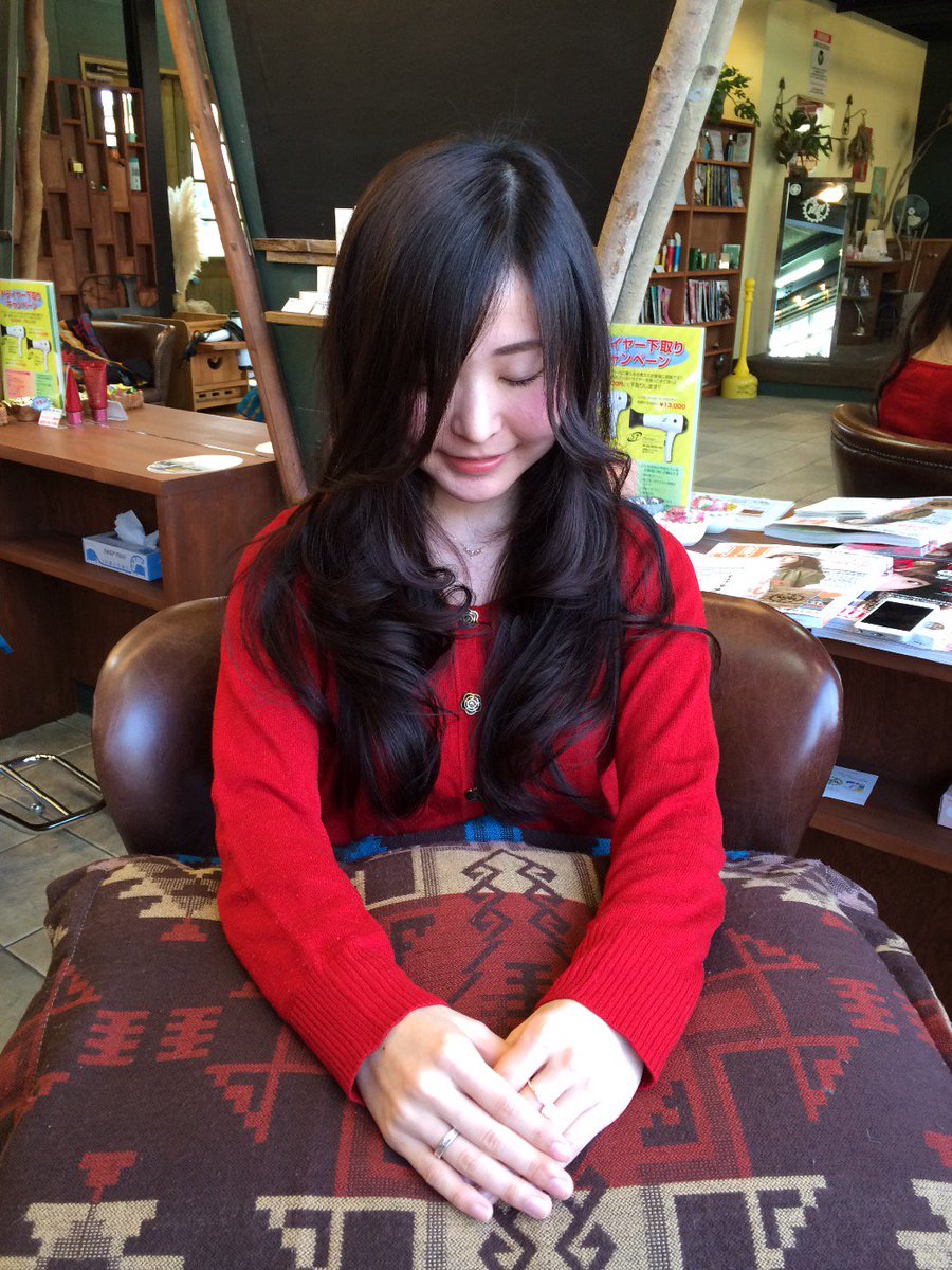 HsplusHair's tweet photo. こんにちは‼︎
hs plusの宮本です。
本日ご来店して頂いたS様。
ツヤ艶巻き髪でエレガントな仕上がりに*\(^o^)/*
いろんなヘアスタイルにチャレンジして遊びましょう☆
楽しい時間を、ありがとうございました♪ https://t.co/DsWww0jFeD