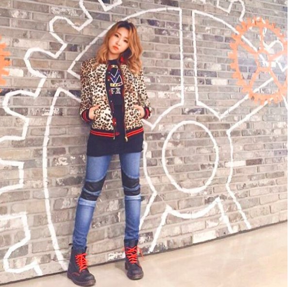 LP2NE1's tweet photo. Minzy's Instagram update: #5colors #celstage #streetdance https://t.co/8SzUhxpx6d