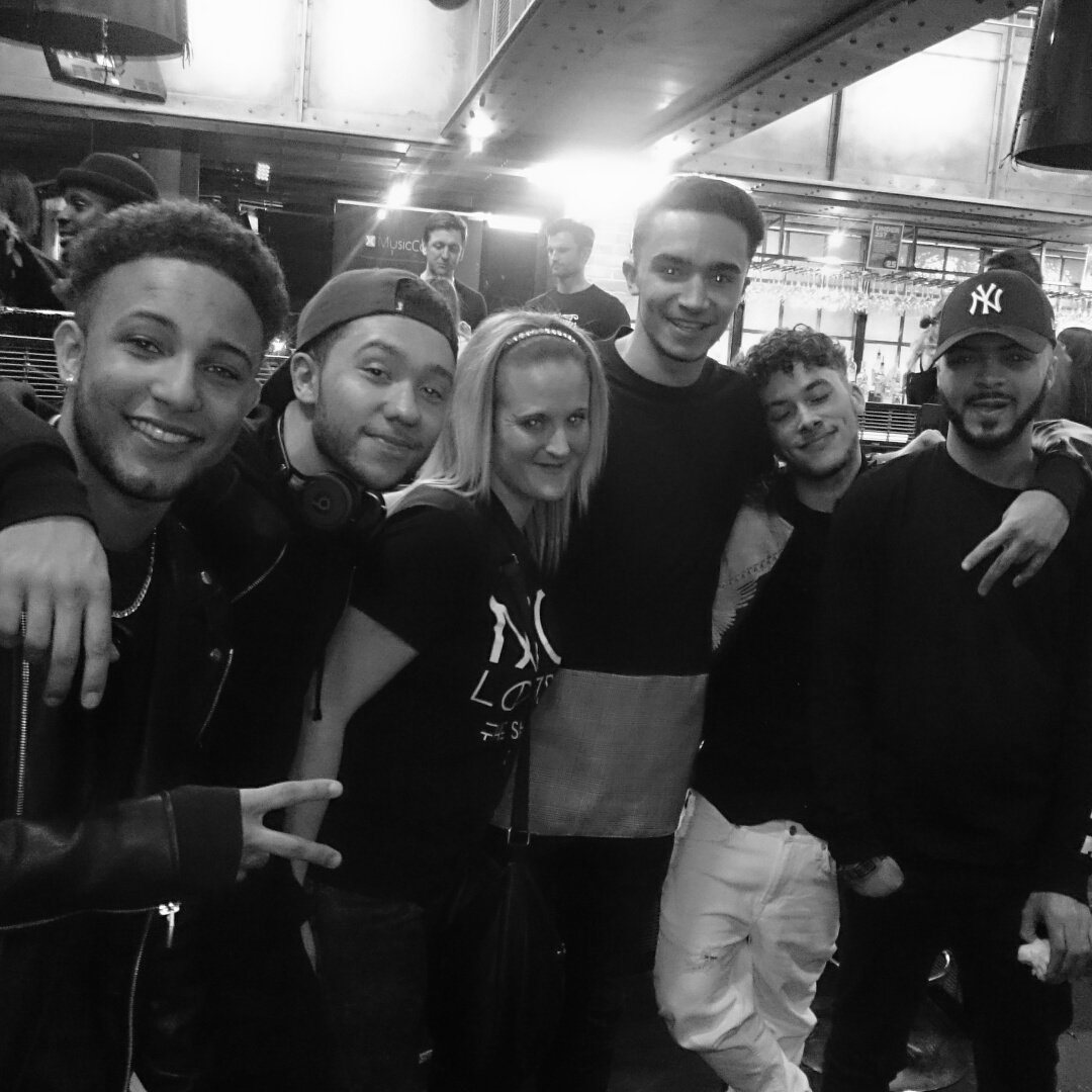 davey_jemma's tweet photo. #BestNightEver @WeAreMicLowry @UTBlondon @FernHumphries #SooMuchTalent #SmashedItLads #SoDownToEarth #MyFavs 💓🔥😀🙌 https://t.co/dk6Ex4CMvZ