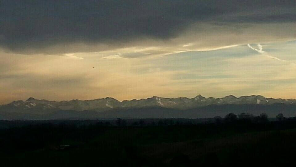 Caroo_Dry's tweet photo. #France a couple weeks ago & my morning view everyday! #Landscape #Europe #French #Gers #Pyreneans #South https://t.co/NSyd2uYbjG