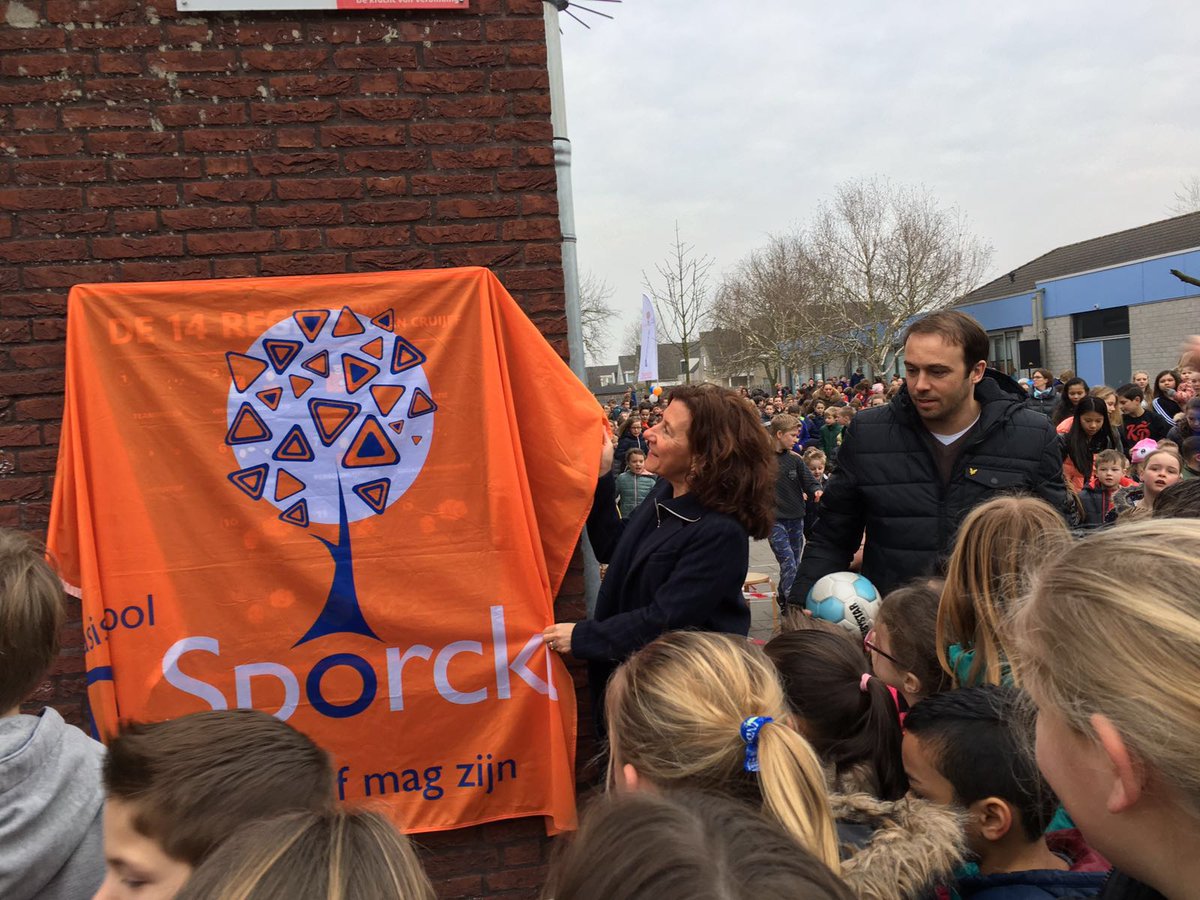 JCFoundation's tweet photo. Joris Mathijsen aanwezig bij de drukbezochte opening van het Schoolplein14! @BSSporckt @marhendrickx https://t.co/GtWTsbooiv