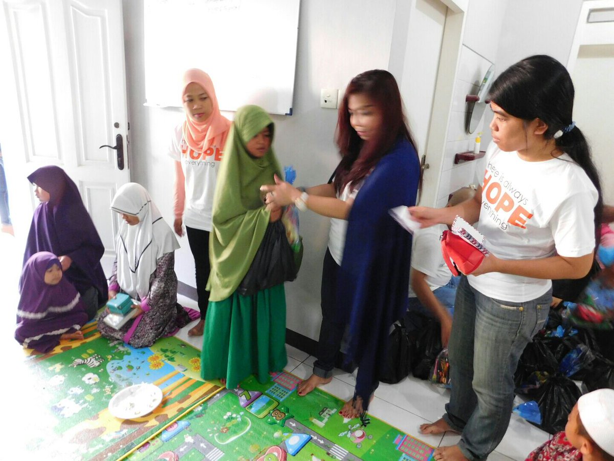 RumahHarapanID's tweet photo. Selamat utk @RHVCF_Bandung yg hari ini mlakukan soft launching. Smg bisa jd berkah bagi bnyk adik sakit yg mbutuhkan https://t.co/7e3wUipSNQ