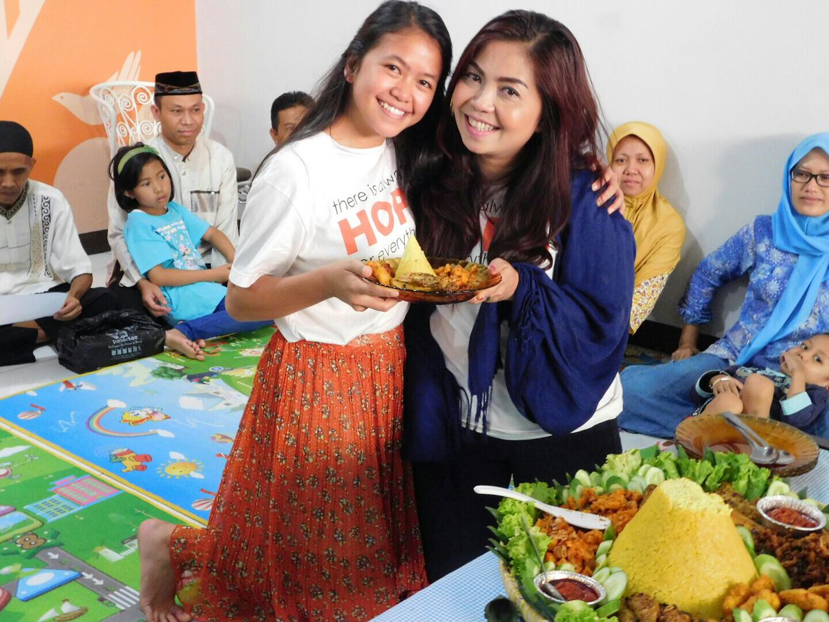 RumahHarapanID's tweet photo. Selamat utk @RHVCF_Bandung yg hari ini mlakukan soft launching. Smg bisa jd berkah bagi bnyk adik sakit yg mbutuhkan https://t.co/7e3wUipSNQ