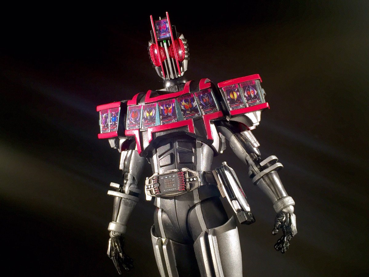 ラダ 真骨彫ディケイド コンプリートフォームできました やはり上半身と比べて頭が小さいですが手に持つと気にならないのでいいかなーって感じです T Co Dccs3jepha Twitter