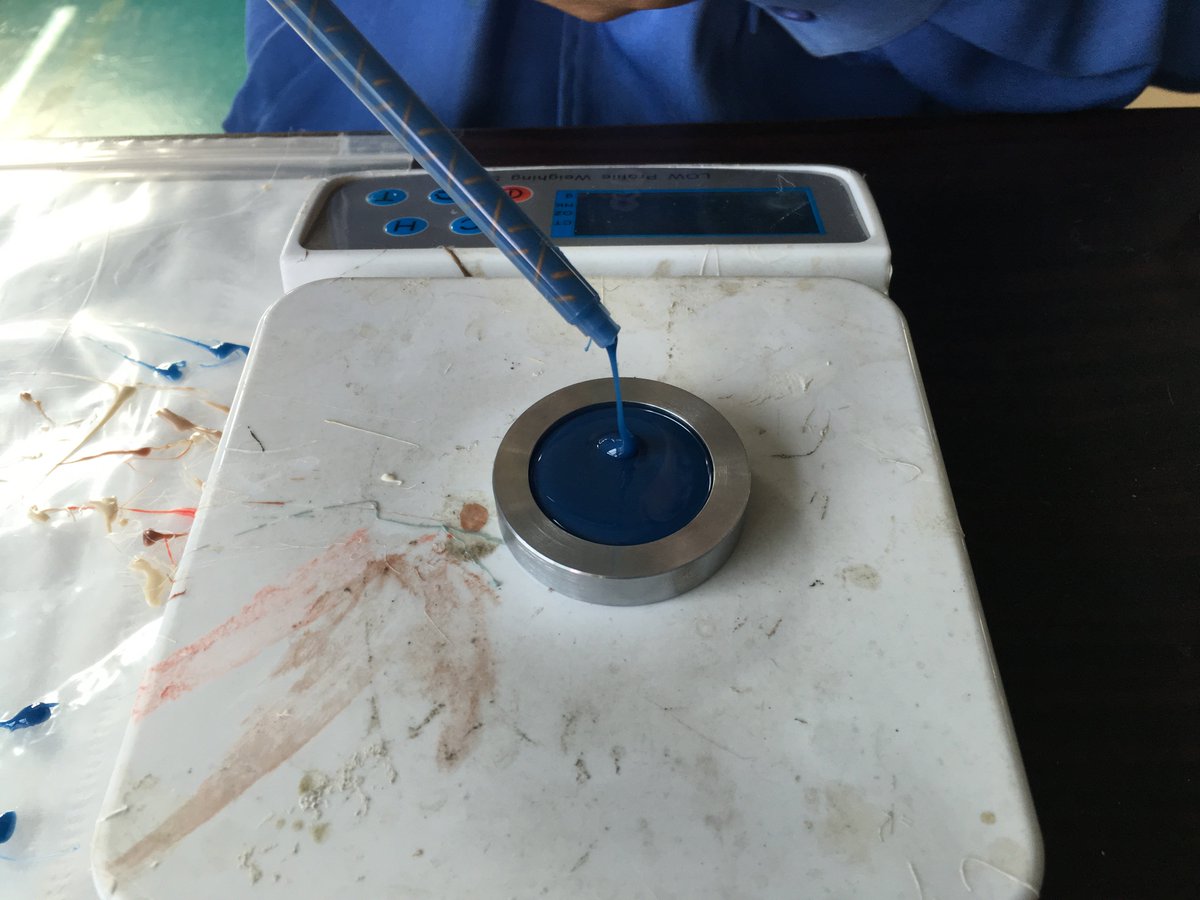 izzylee321's tweet image. Kongder team are busy making glue sample cakes of Avonite Sheet Colors. More glue sample cakes are on the way.