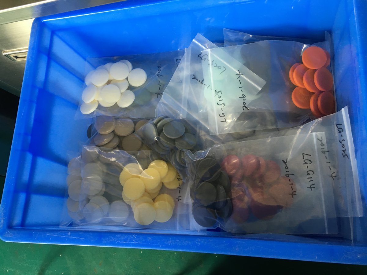 izzylee321's tweet image. Kongder team are busy making glue sample cakes of different stone brands.More glue sample cakes are on the way.