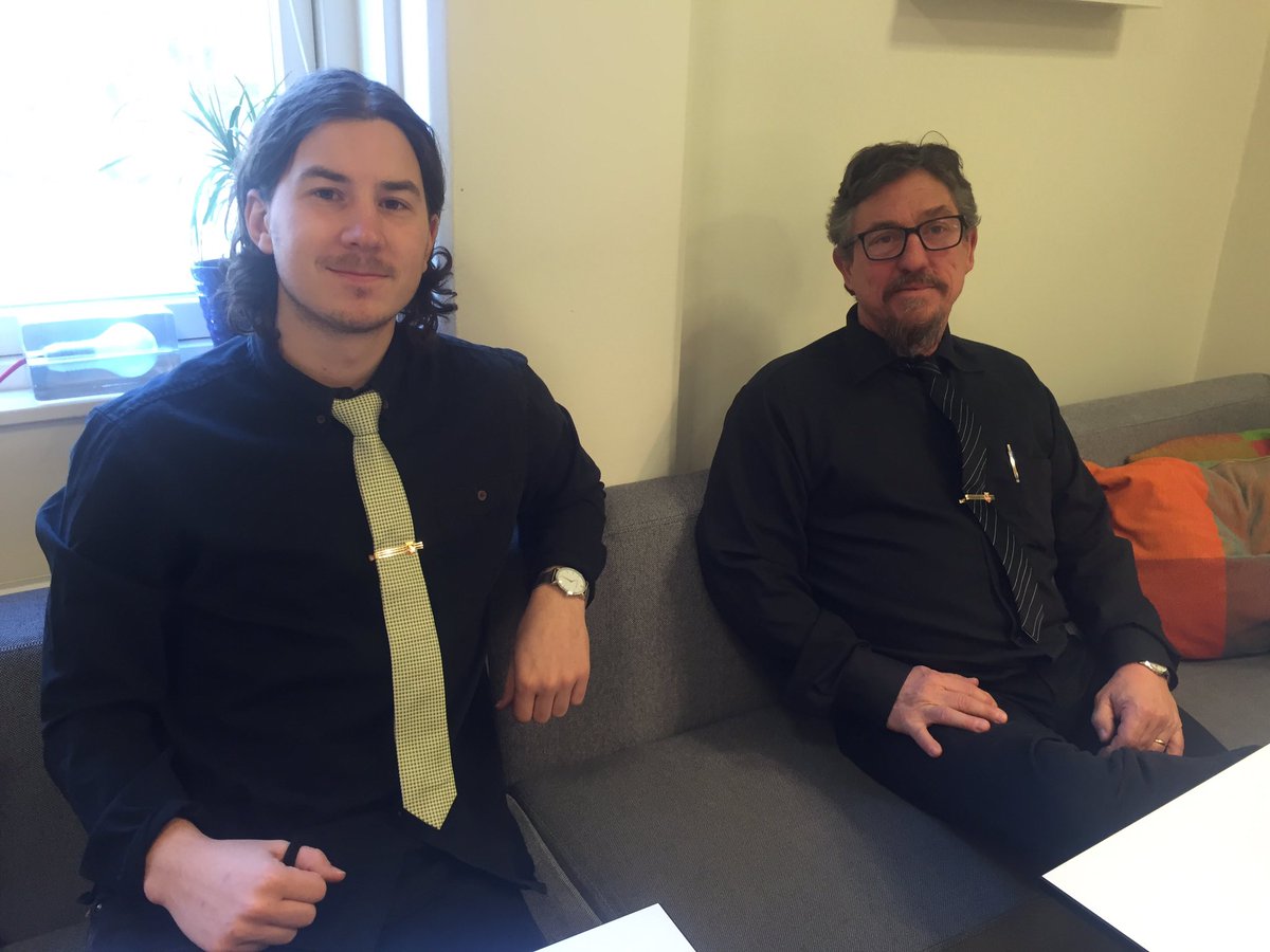 Toltorpsskolan's tweet photo. Slipsfredag med kommunal slipsnål #RogerT och @Radicalword @Toltorpsskolan https://t.co/l3d0hS2ytg