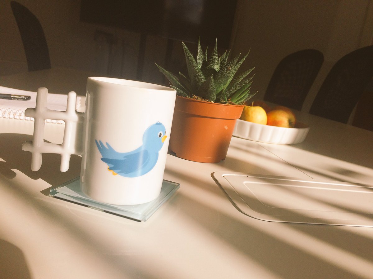 DerbyDaysOut's tweet photo. Terrific meeting yesterday with @Status_Social who have probably THE best mugs ever! #twittermug #iwantone https://t.co/lPvFrwOtdH