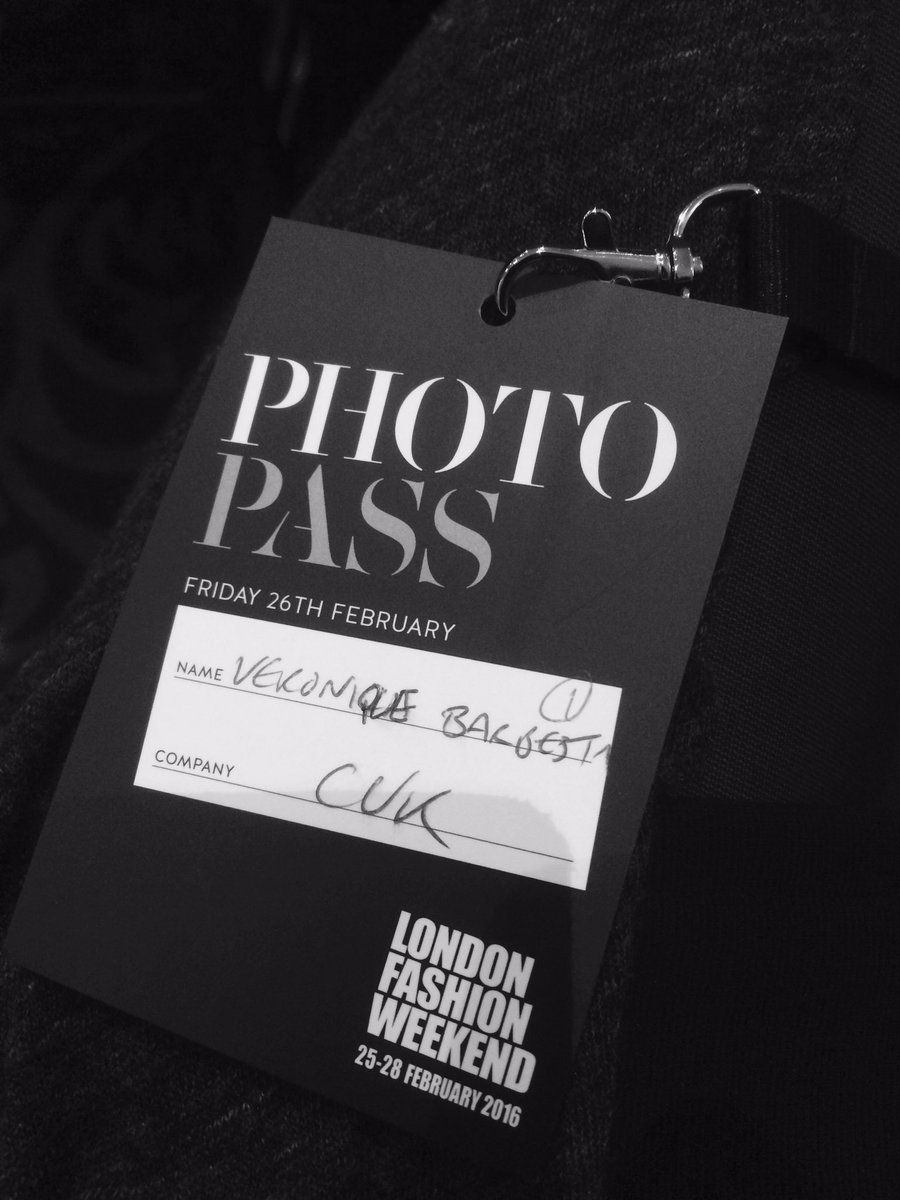 queenofspecs's tweet photo. Best way to enjoy LFW 🌹 thank you @lozabeth_27 🌷💐🌺 https://t.co/ognwXTRpvD