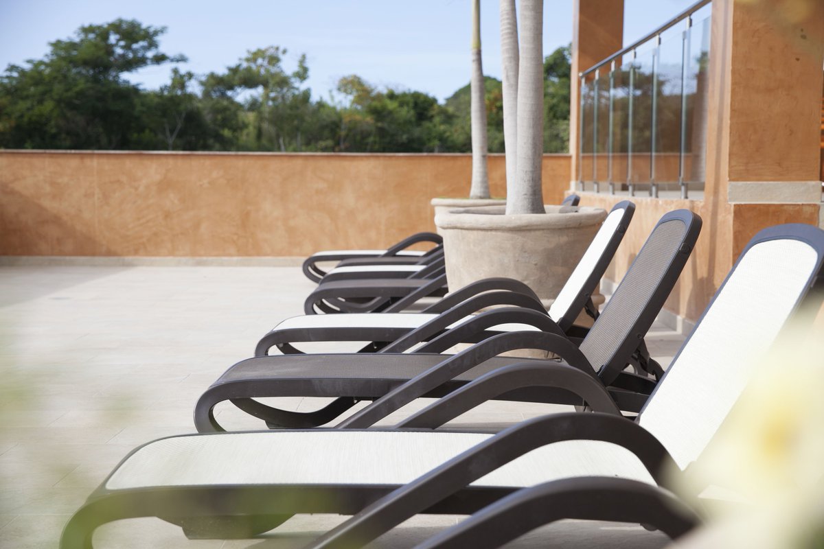 DecuriaGroup's tweet image. A hammock, a book and a drink while you sunbathe. That's life at #elPALMAR! bit.ly/1KpWucK