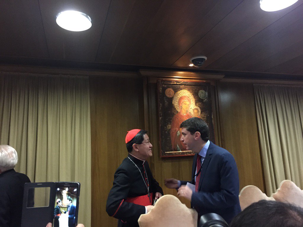 CorUnum_va's tweet photo. #CardTagle and @alemarius #congressDCE @CathVoicesITA @Tracce_it @luca_pezzi @iamCARITAS https://t.co/7mha8ePM6g