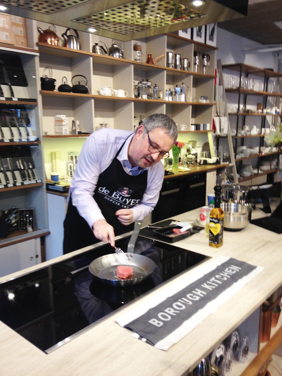 BoroughKitchen's tweet photo. Getting our #seasoning on! Training with Didier @#Debuyer
#MineralB #searing #grilling #browning #foodie #chefstool https://t.co/IUBaqafHfa