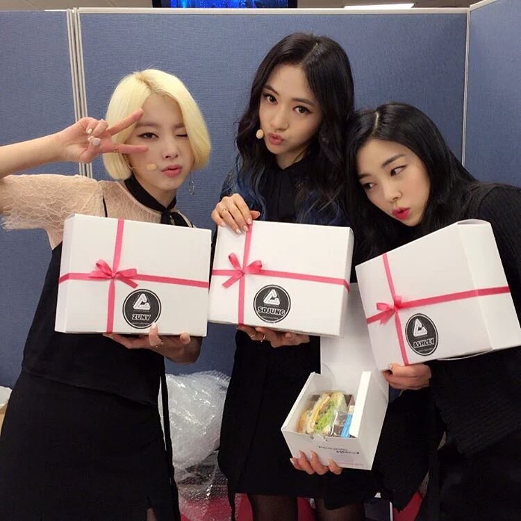 LADIES' CODE リセ トレカ KISS KISS レディースコード 레이디스