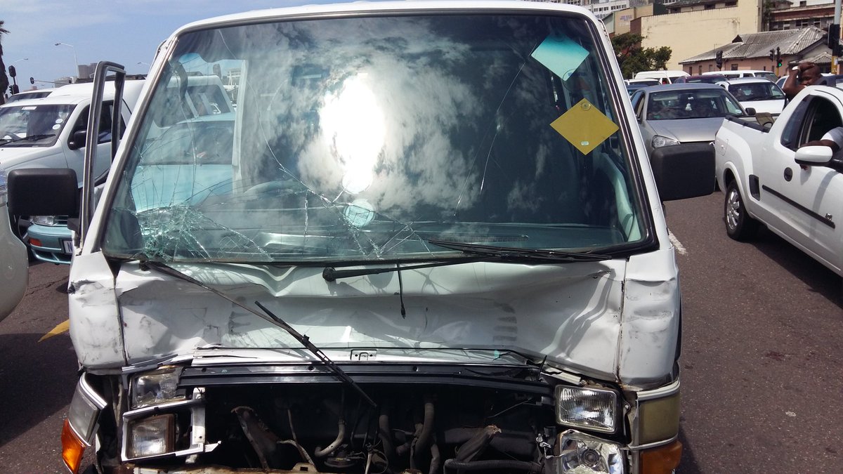 Liferesponse24's tweet photo. taxi mvc at Alice / Albert Street. Life Response on scene.  @FatalMoves @jvbtrafficguy @_ArriveAlive @pigspotkzn https://t.co/IyFxfi0Fcp