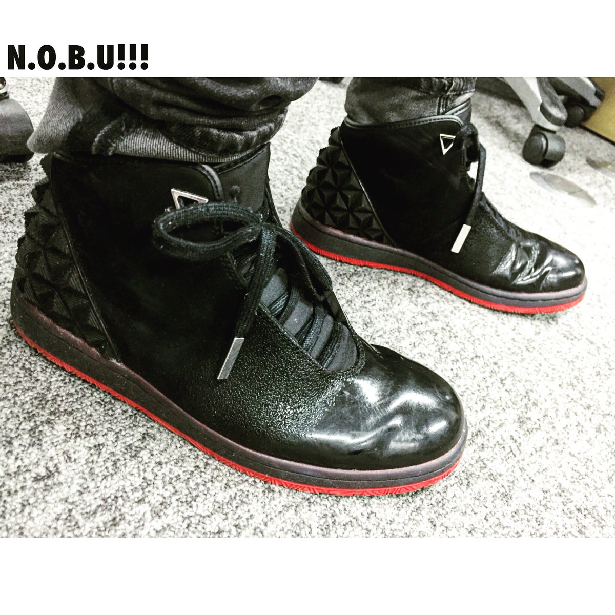 nobu_miyazaki's tweet photo. 事務所での打ち合わせ📝

まさかのスタッフさんが
「Kicks買ったんだけど
サイズ合わなかったら上げる〜」

まさに…Lucky Boyってやつ✌️😎

しかも、海外モデルの
レアなJORDAN…あざっす！

#まじRespect https://t.co/4DmDG0IrJv