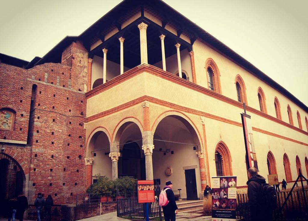 mumbaiinmotion's tweet photo. Milano ❤ 
#milano #castle #travel https://t.co/uqtyML02pt https://t.co/FmC3quqLEr