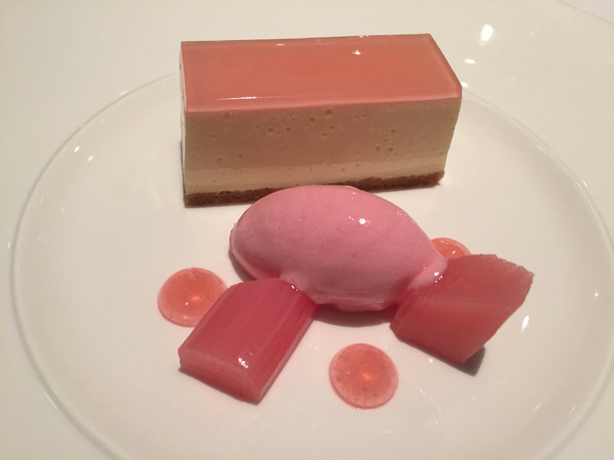 MichelinGuideUK's tweet photo. Remember how cheesecakes used to look? 
Here’s a modern reworking by @andrewbirchchef @Fishmorehall https://t.co/a0s5i5VwBI