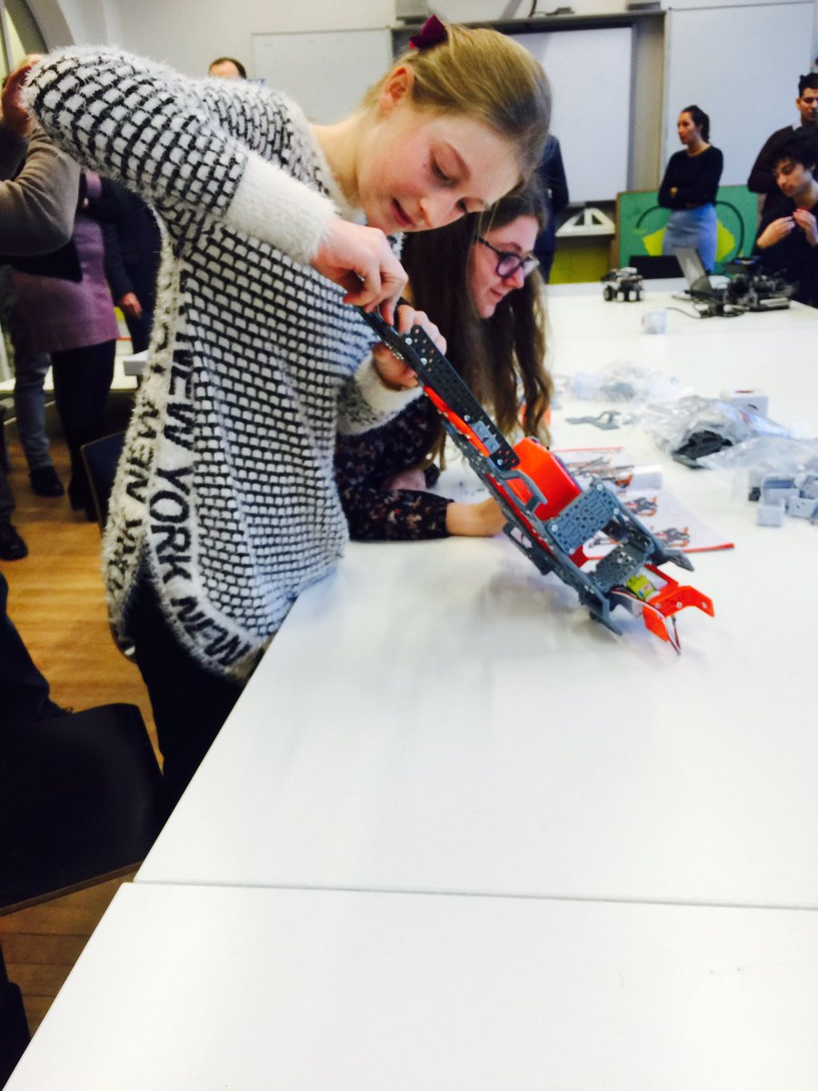codaisseur's tweet image. Intoducing #coderclass at Highschool @metismontessori #NLtech We need more of this.