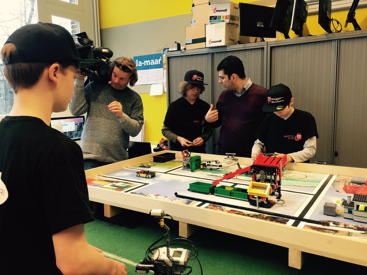 codaisseur's tweet image. Intoducing #coderclass at Highschool @metismontessori #NLtech We need more of this.
