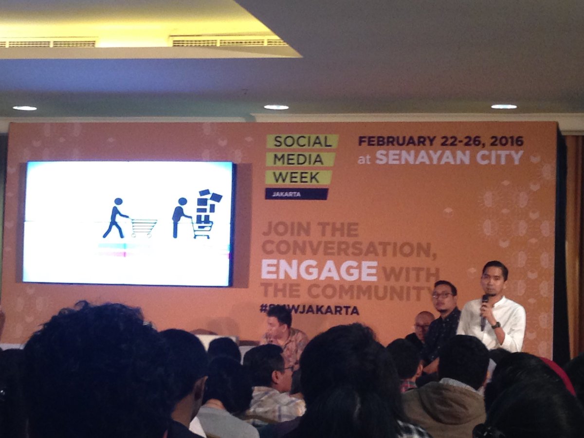 smartfrenworld's tweet image. Baru saja selesai sesi bareng @fikarkusuma - Johnson&amp;amp;Johnson! Makin seru nih sharingnya Fren! #SMSCHore #Generasi4G