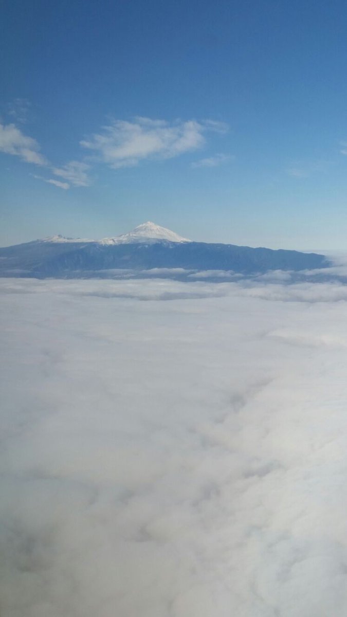BoschEstevez's tweet photo. Hemos llegado a Tenerife !!! Preciosas vistas desde el avion!  Que comienze el showw https://t.co/xwMoQseowi