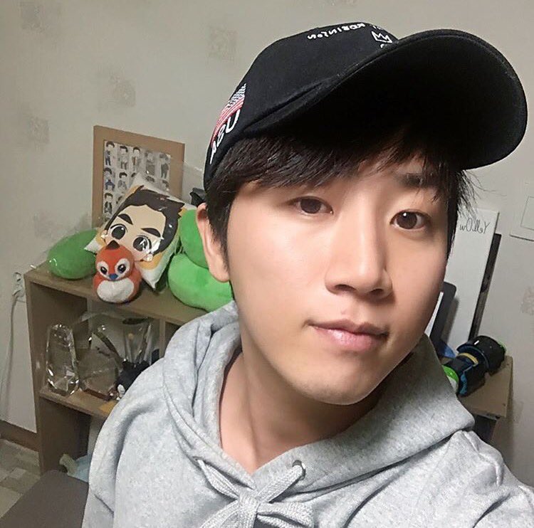 홍진호 a.k.a 인증장인 혹은 조련1급