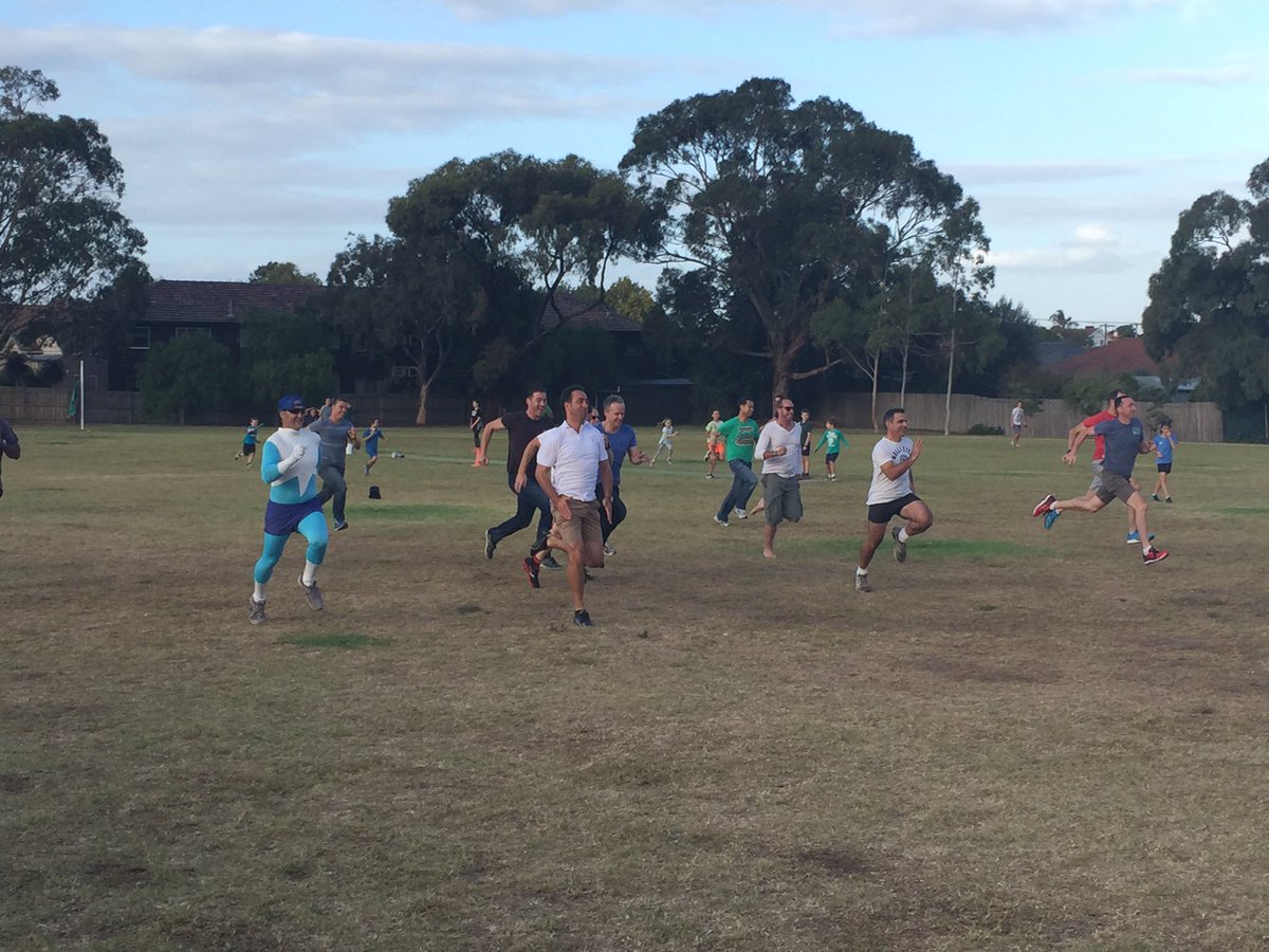 Twilight sports <a href="/BentleighWest/">Bentleigh West PS</a> - men's race had plenty of contenders, some better prepared than others!