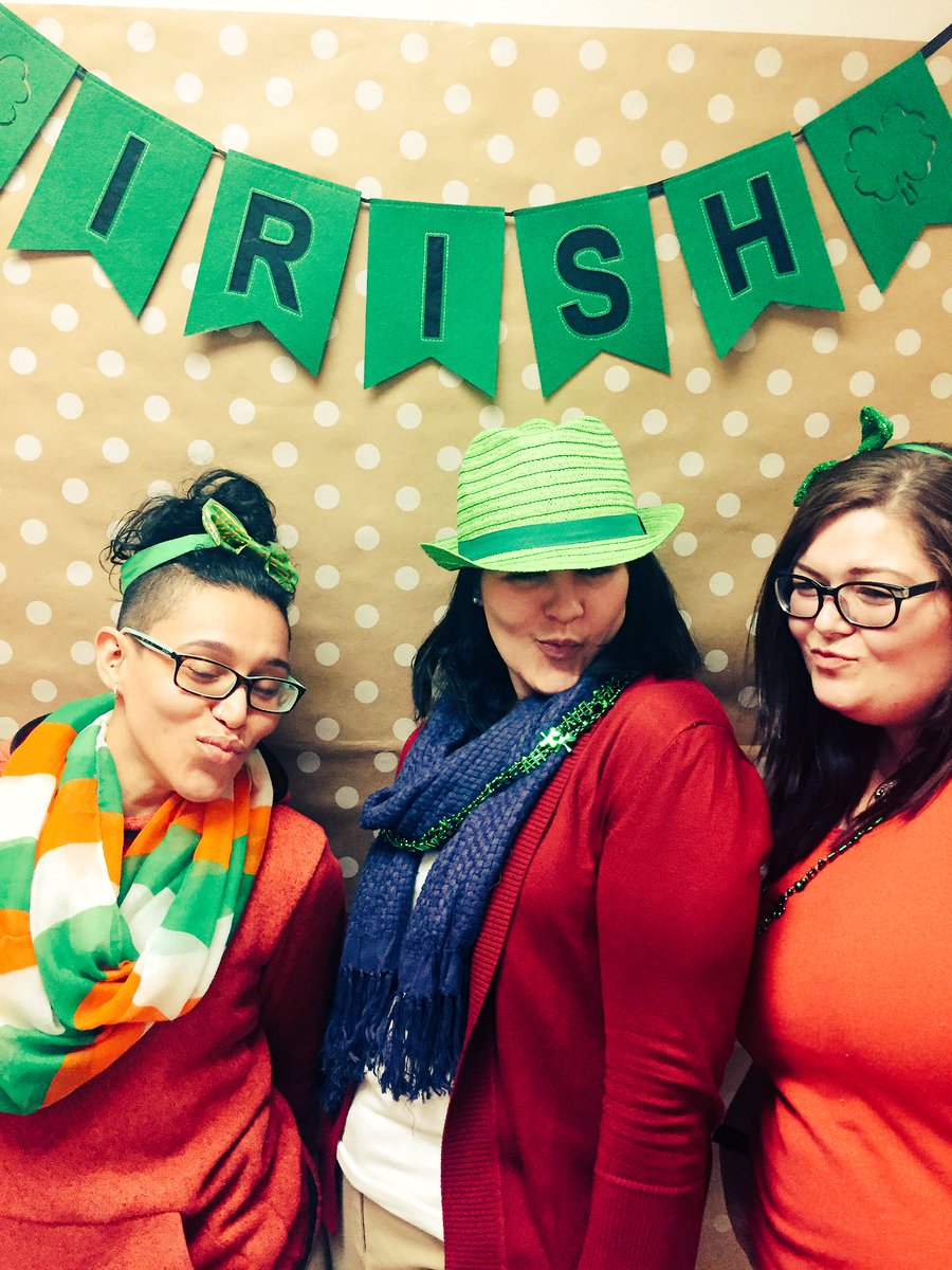 VeraCBarroso's tweet photo. The ladies of manage your business are loving class with @sbarrante #BeGreen #Smarties #Irish https://t.co/IN3u4PkV5T