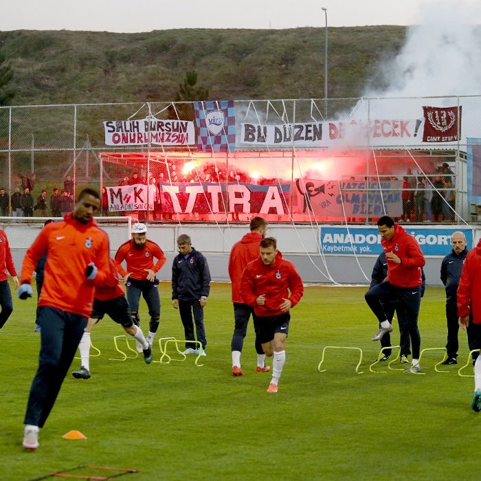 Trabzonspor's tweet photo. Takımımız, Osmanlıspor maçı hazırlıklarını bugün 17.00'de yaptığı antrenmanla tamamladı. https://t.co/R3Sm8we8El