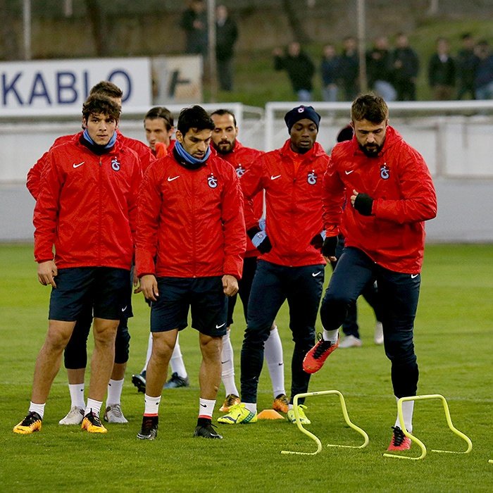 Trabzonspor's tweet photo. Takımımız, Osmanlıspor maçı hazırlıklarını bugün 17.00'de yaptığı antrenmanla tamamladı. https://t.co/R3Sm8we8El