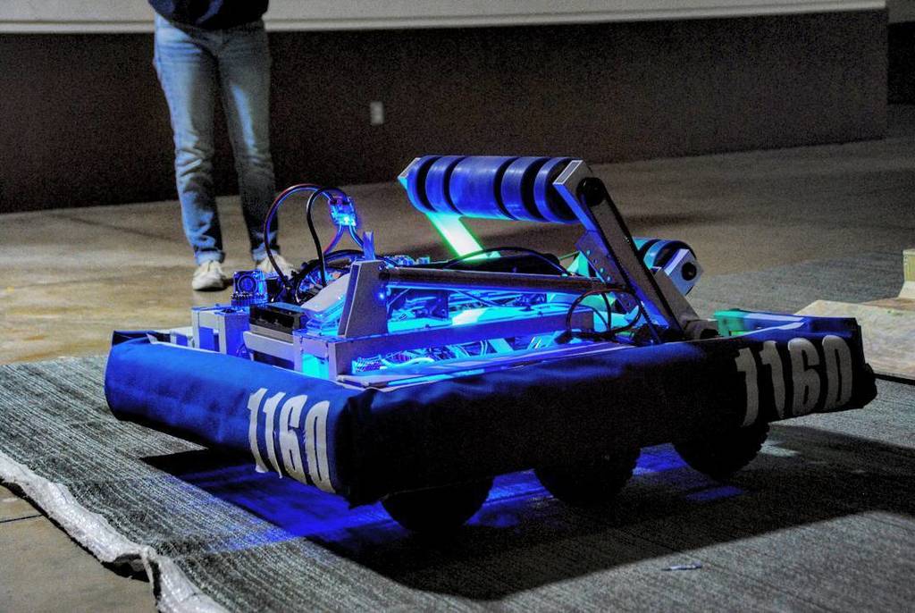 omgrobots_rt's tweet photo. RT frc1160: The cer[Ti]fied Beast #frc1160 #smhs #titaniumrobotics #omgrobots #certified #firststronghold #firstro… https://t.co/nx9hDtCV5X