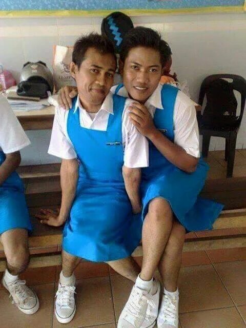 ApIt_TyPo's tweet photo. Perbezaan awek kelas sebelah ngan awek kelas kita

pic no 1 kelas sebelah
pic no 2 kelas kita https://t.co/VvGVwk1rT6