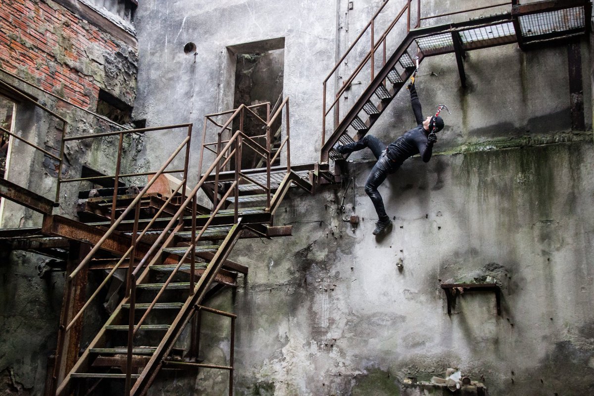 DifferentVisual's tweet photo. #ClimbingBlackFactory el vídeo más loco y peligroso que se puede hacer en el mundo!  Muy pronto #differentvisual https://t.co/gzhILOKeoR