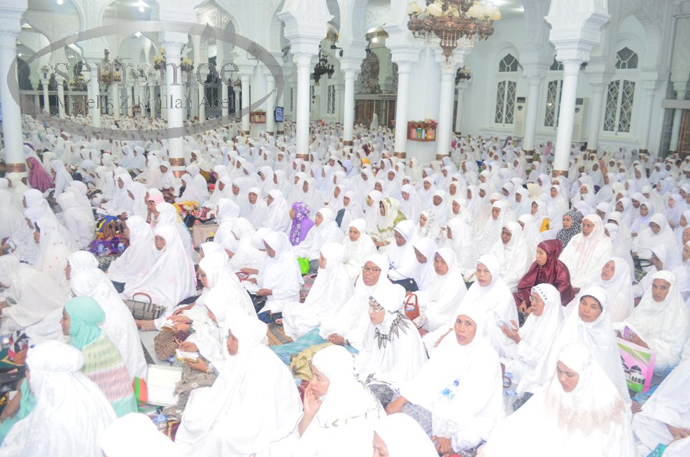 MSA_ACEH's tweet photo. GEMURUH ZIKIR MALAM JUM'AT
HADIR 600 MASYARAKAT PADANG, SUMATERA BARAT.
#syaikhmuda #zikiraceh #news #padang #aceh https://t.co/k727EmGAP1
