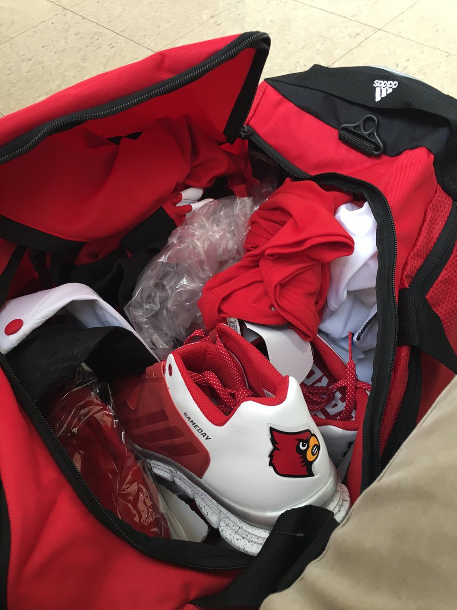 daltono_ozzie's tweet photo. Just got all this swag @TeamadidasUofL #lockernotes thank you!! https://t.co/Fbp3oC08vy